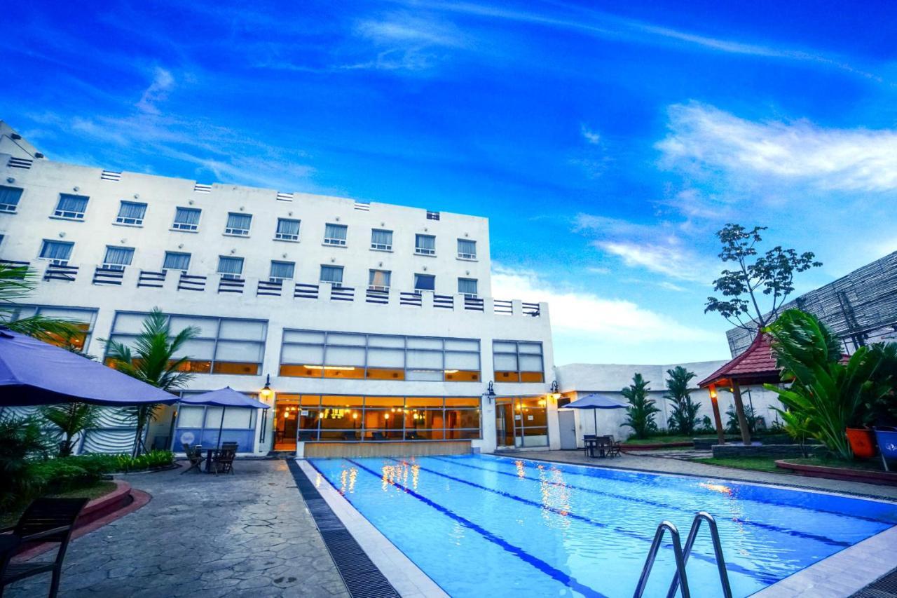 Forbis Hotel Serang Exterior foto